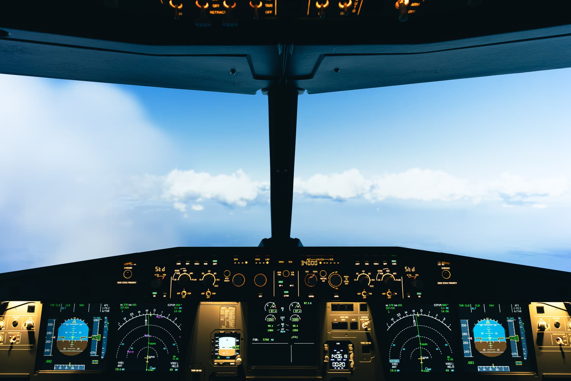XLB Simulations A320 cockpit during cruise flight